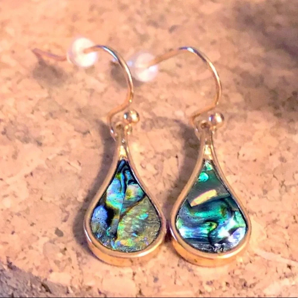Beautiful Gold tone women’s teardrop abalone shell dangle earrings - Picture 1 of 8